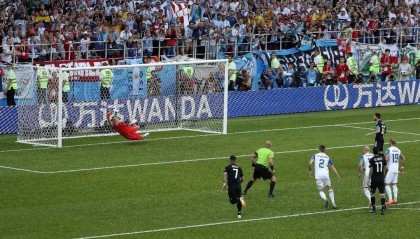  法甲黑马昂热五轮不败，冲击欧战席位势头强劲  