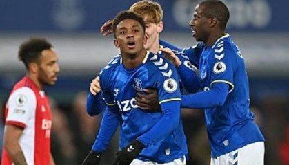  阿森纳险胜埃弗顿，厄德高世界波定乾坤  