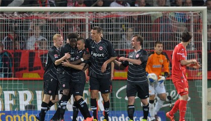  柏林联合防守固若金汤，德甲黑马延续不败神话  