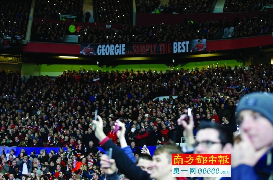  波鸿球迷横幅抗议俱乐部管理层  