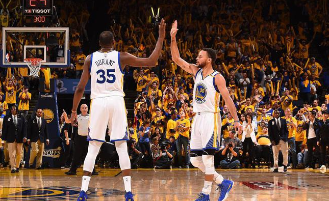  库里三分雨勇士大胜开拓者迎连胜  